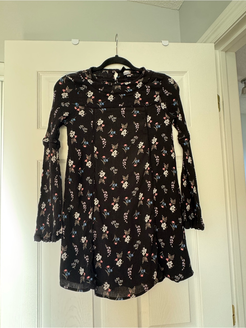 H&M Black Floral Long-Sleeve Tunic Top